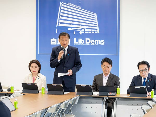 「国と地方が一緒に総合的・横断的な外国人政策を」外国人政策本部 第2次提言案を新藤本部長に一任