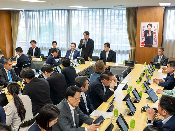 税調小委員会 食料品の消費税率ゼロ実施に向けた課題について意見交換