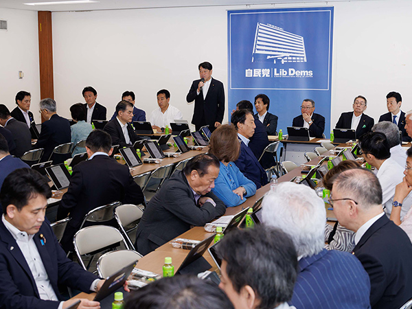 給付付き税額控除の本格導入へ党内議論を集約税制調査会・社会保障制度調査会合同会議