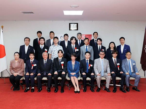 高市総裁「外交にしっかりと生かす」国際局が論文コンテスト授賞式を開催