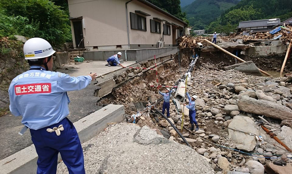 テックフォース隊員による河川や道路、砂防などの被災状況調査 国土交通省TEC-FORCE（テックフォース）撮影