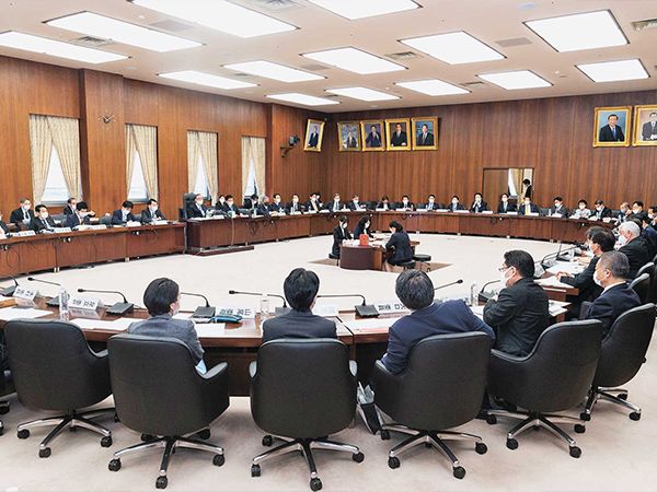 機関紙「自由民主」2930号より 国民投票法改正案の早期採決を