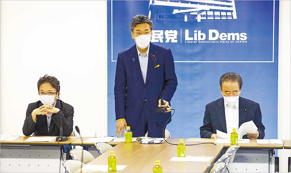 政府に対し提言内容の着実な実行を求める考えを強調する橋本岳座長