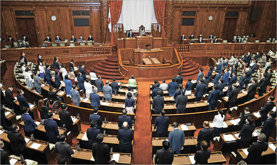 国会提出から3年を経て、改正国民投票法を可決した参院本会議