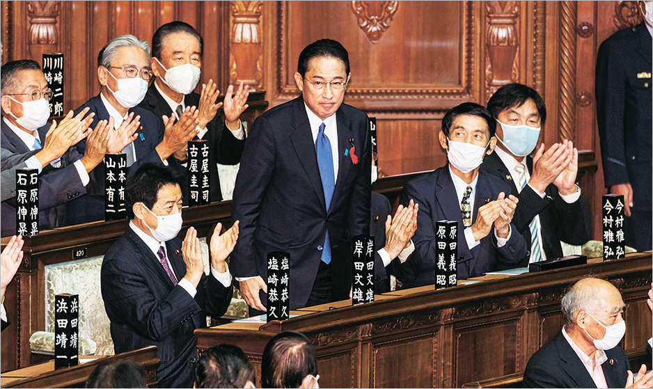 臨時国会冒頭の首班指名選挙で第100代総理に選出された岸田総裁（10月4日、国会内）