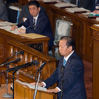 二階俊博幹事長が代表質問　「災害復旧改革」の重要性など訴える