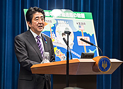 「切れ目のない対応を可能とする国内法制の整備を」 安全保障法制に関する新たな基本方針を閣議決定 「切れ目のない対応を可能とする国内法制の整備を」 安全保障法制に関する新たな基本方針を閣議決定