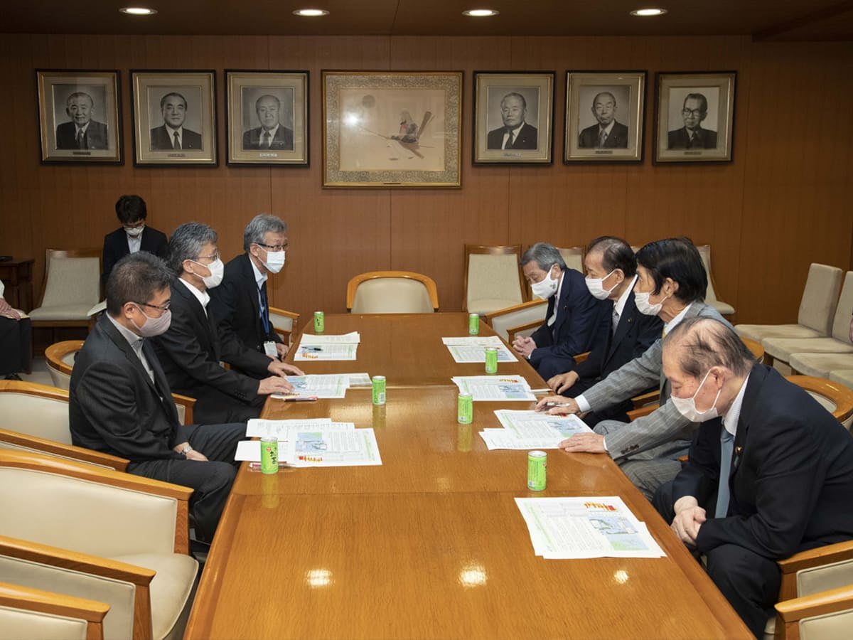 台風14号の接近を受け二階幹事長らが政府と連携を確認