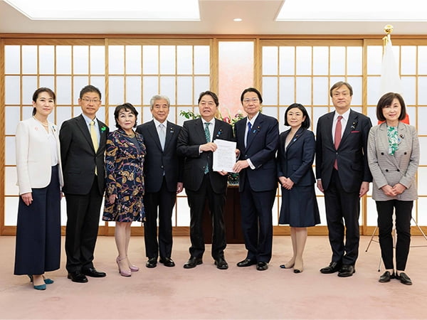 国家安全保障戦略を具現化するための外交力の抜本的強化を求める決議