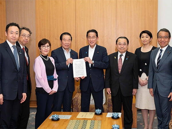 民間主導の経済成長につながる財政運営を財政健全化推進本部が岸田総理に提言