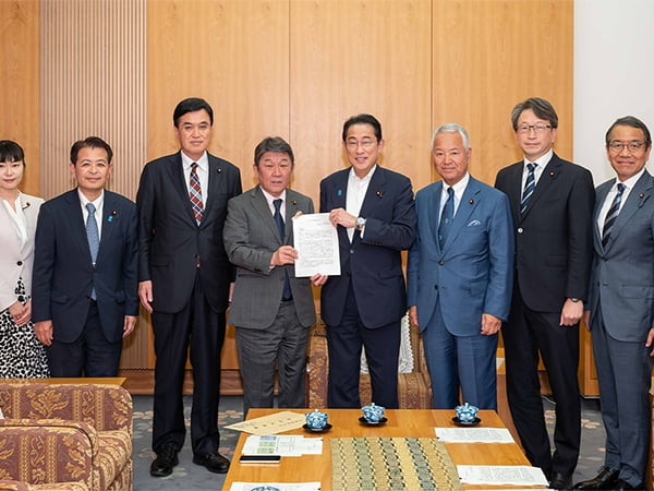 新しい資本主義のさらなる深化へ　実行本部が岸田総理に申し入れ