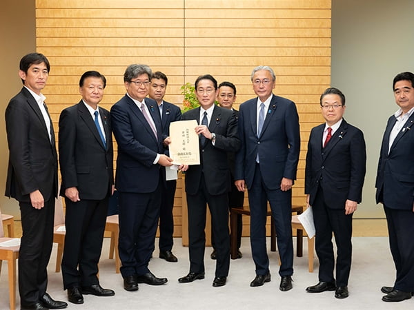 1兆円規模の防衛財源追加確保を 特命委員会が岸田総理に提言