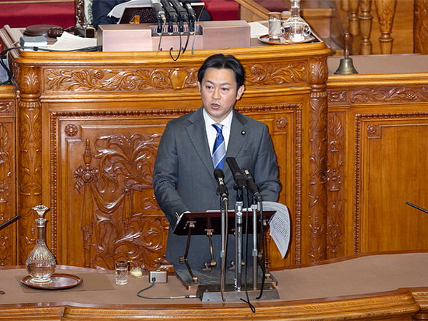 第213回国会における福岡資麿参議院政策審議会会長代表質問