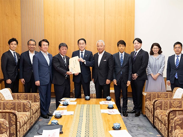 循環を阻む「壁」を解消し経済構造を変革新しい資本主義実行本部経済構造改革委員会が提言