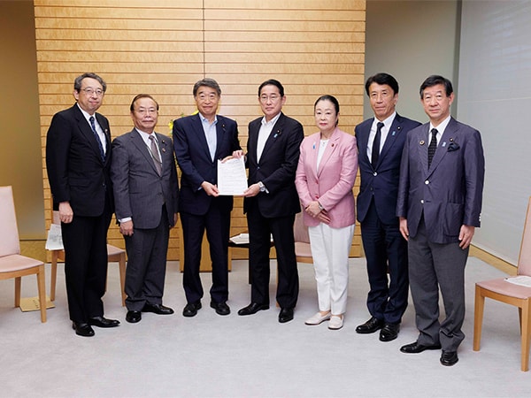 東日本大震災 復興加速化のための第13次提言 次の復興・創生に向けて―ふるさとの恵みを取り戻す、新たな産業を興す、地域の挑戦を後押しする―