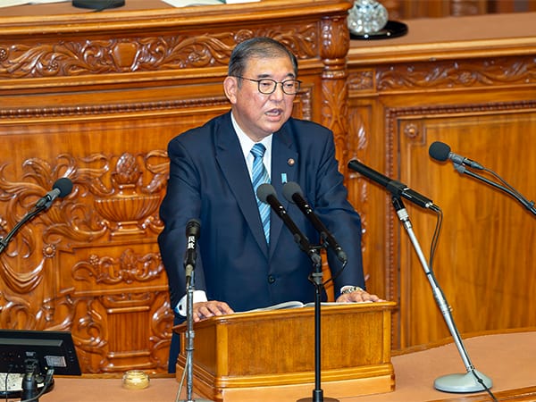 第216回国会における石破内閣総理大臣所信表明演説