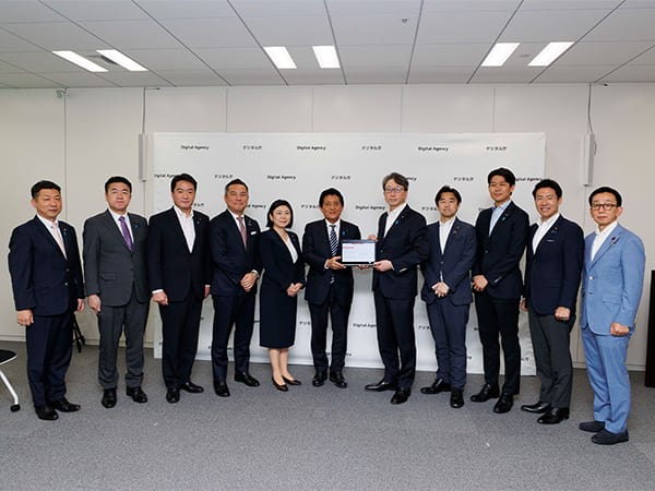 「デジタル政策2.0」始動をデジタル社会推進本部が平将明デジタル大臣に提言申し入れ