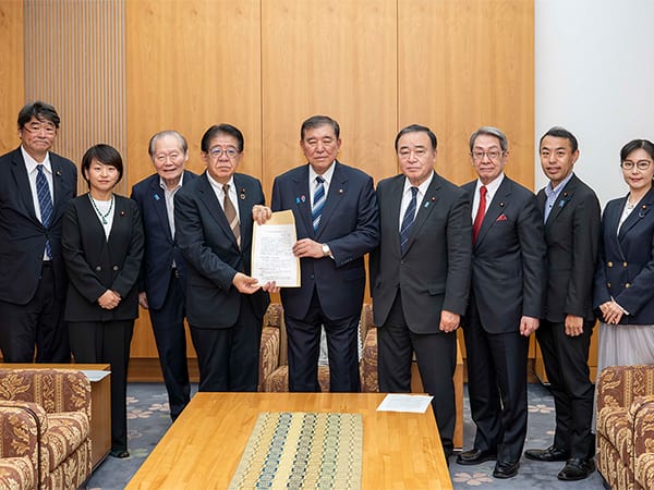 着実な道路整備・管理の推進に向けた決議
