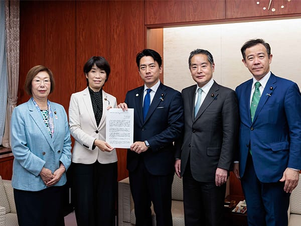 革新的な取組による食品ロス削減・食品寄附の更なる促進に向けて決議