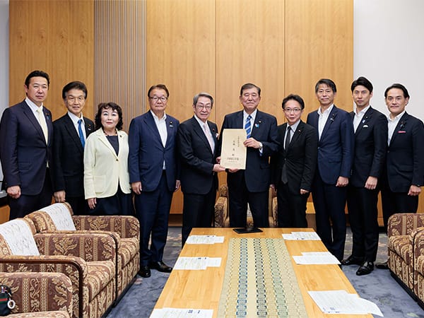 造船業再生へ緊急提言を石破総理に提出 