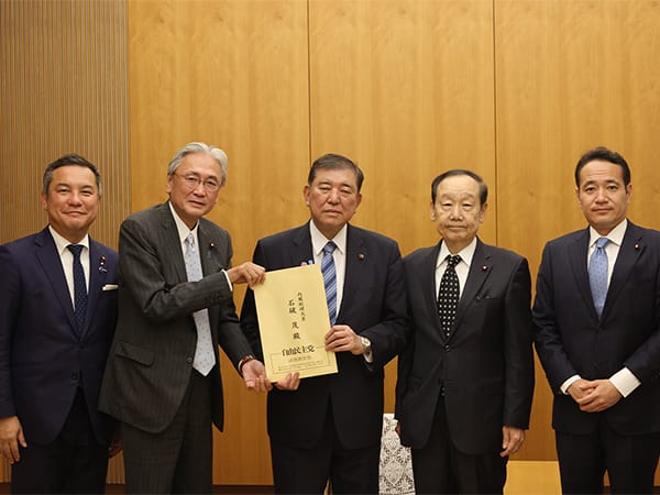 社会機能移転分散型国づくり推進本部が提言を申し入れ