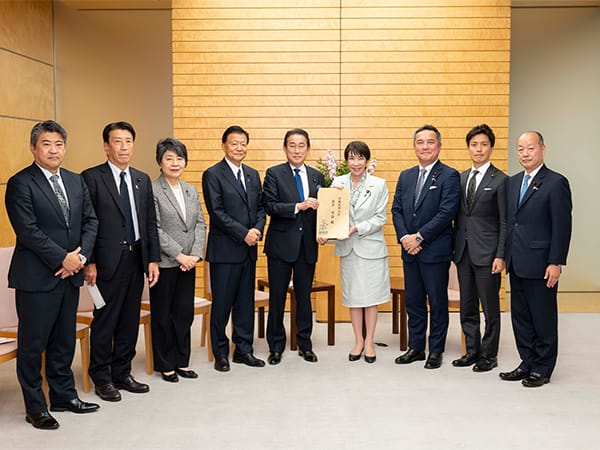 官民連携で「強い経済」の実現を日本成長戦略本部が高市総理に提言