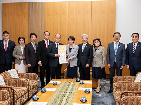 世界の真ん中で咲き誇る日本外交を取り戻す外交部会・外交調査会・国際協力調査会が決議を政府に申し入れ