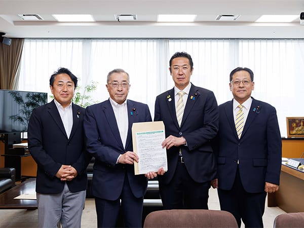 取引適正化推進とデジタル分野の競争環境整備に向けて競争政策調査会が黄川田大臣に提言申し入れ