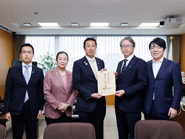 「対応しない事業者を放置しない」ディープフェイク対策PTが提言申し入れ
