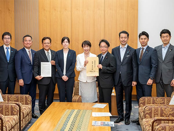 経済安全保障推進本部が提言申し入れ