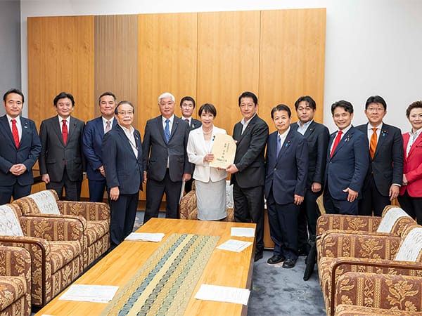 国産材率7割で経済波及3兆円へ「森の国・木の街」の礎構築を提言