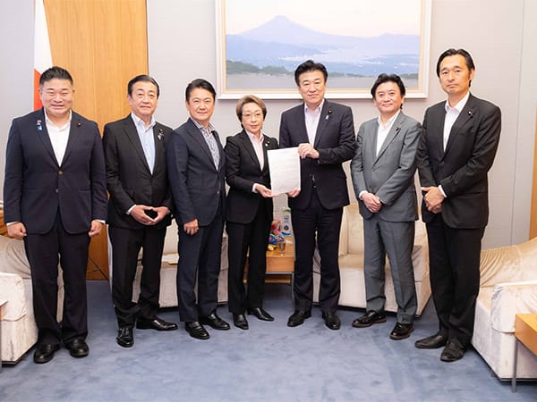 スポーツ立国調査会 木原官房長官へ提言手交~「国際競技大会の戦略的招致、スポーツ関係予算の大幅増加」を求める~