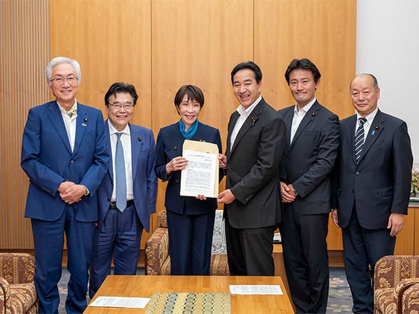 「責任ある積極財政」体現する財政運営を財政改革検討本部が提言