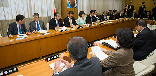 緊急経済対策と予算編成の基本方針を了承 緊急経済対策と予算編成の基本方針を了承