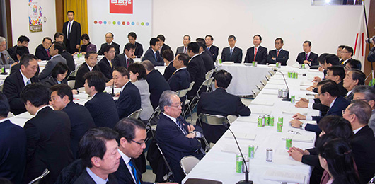 経済好循環実現と地方創生へ 平成27年度税制改正大綱まとまる 経済好循環実現と地方創生へ 平成27年度税制改正大綱まとまる