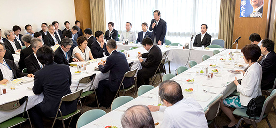 平成30年度予算概算要求 主な項目と内容<br />-「働き方改革」「人づくり」、諸課題に全力-