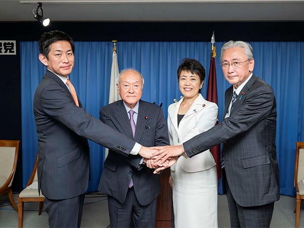 新四役共同記者会見