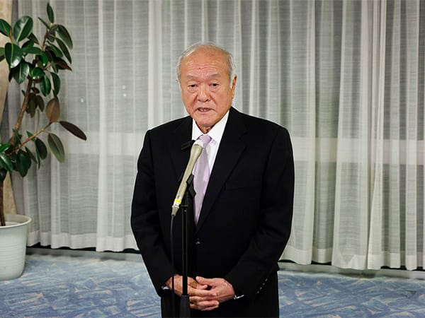 鈴木幹事長ぶら下がり会見