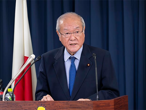 役員会後 鈴木幹事長 記者会見