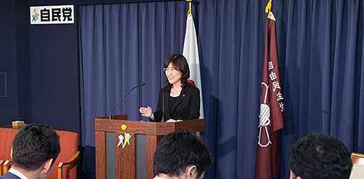 稲田朋美政調会長 稲田朋美政調会長