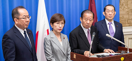 二階幹事長