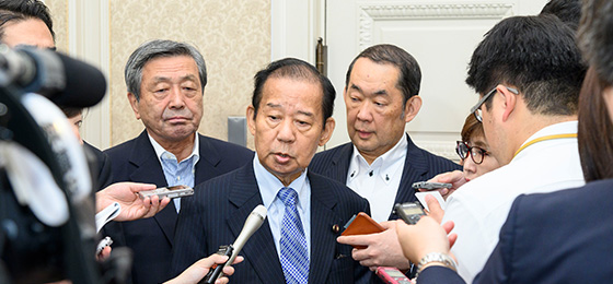 二階幹事長
