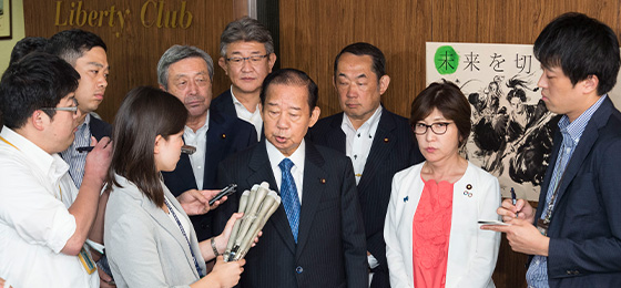 二階幹事長