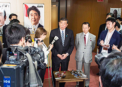 press_140427_01 press_140427_01