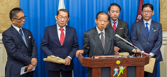 二階幹事長