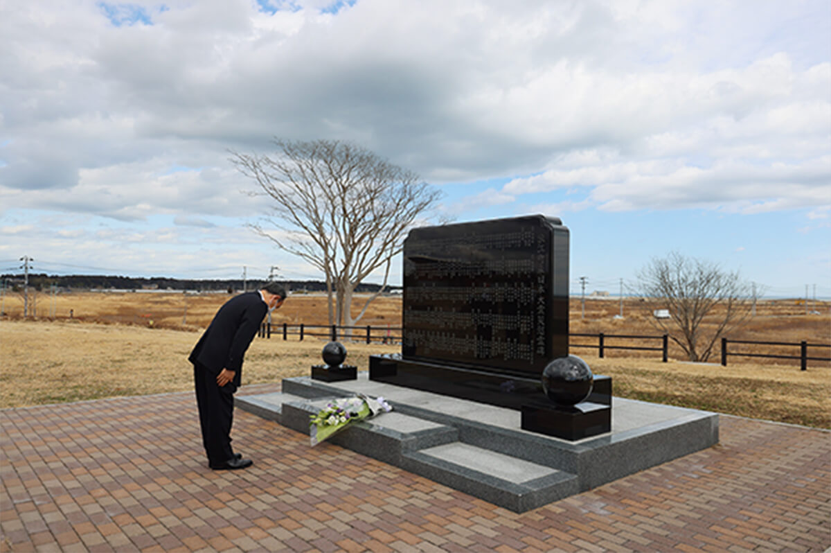 3月6日 東日本大震災から10年 菅総理 福島県を訪問し慰霊碑に献花と黙祷をささげる
