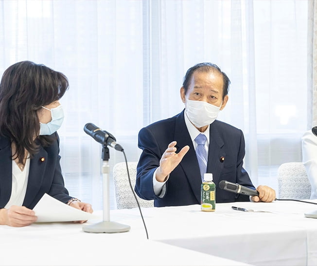 二階幹事長と党女性国会議員との懇談会を開催しました