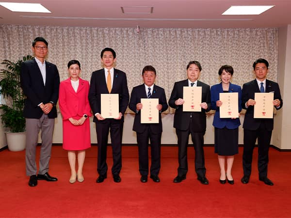 女性局声明文手交式