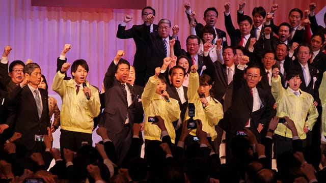党大会で牧原局長が司会 18・19歳学生が必勝コール