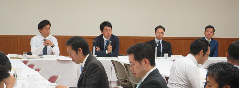 小泉進次郎青年局顧問を迎え定例昼食会を開催